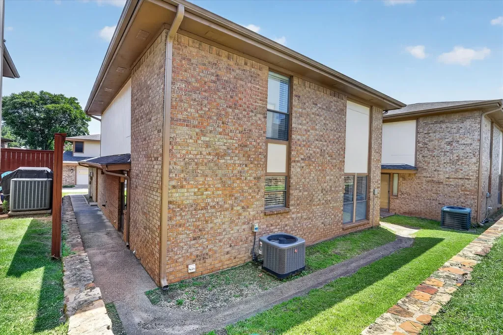 4 Cedar Lane Bedford TX 76021