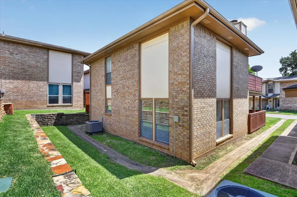 4 Cedar Lane Bedford TX 76021