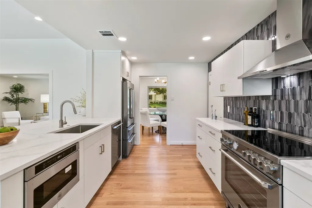 7431 Larchview Dallas TX 75254