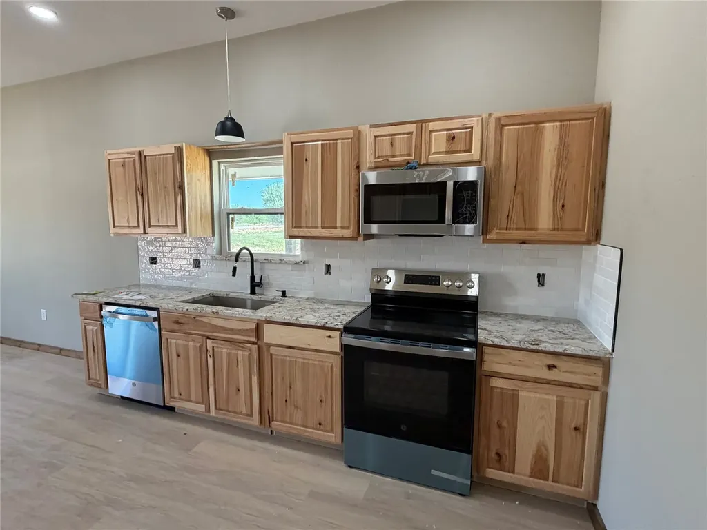 1040 Rays Way Weatherford TX 76085