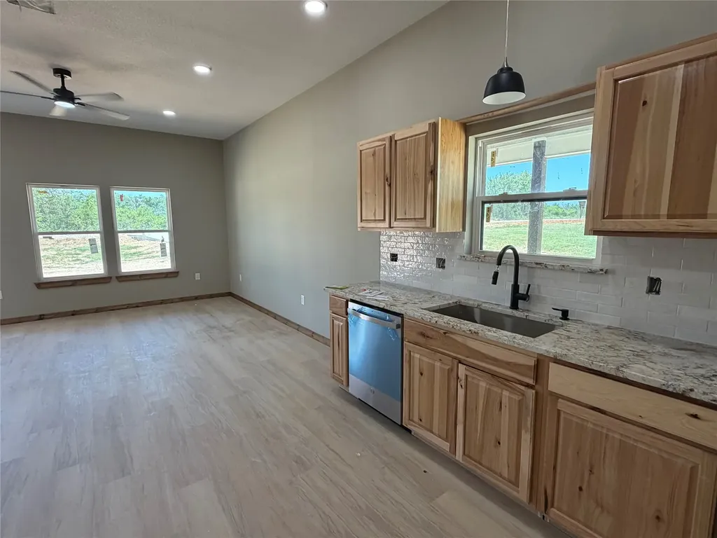 1040 Rays Way Weatherford TX 76085