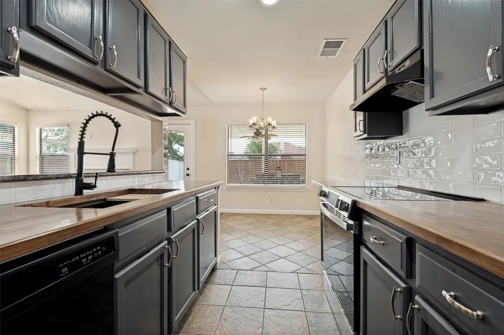 1616 Wickford Drive Arlington TX 76018