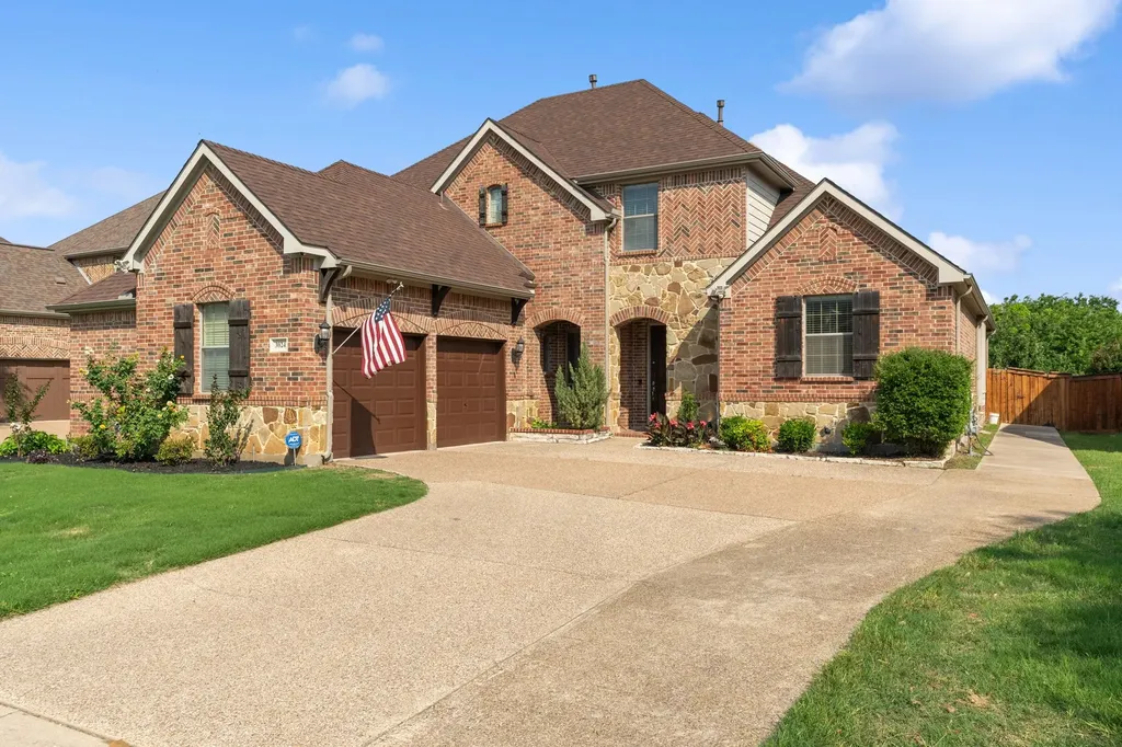 3024 N Camino Lagos Grand Prairie TX 75054
