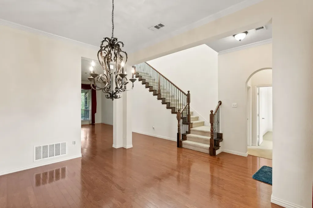 3024 N Camino Lagos Grand Prairie TX 75054