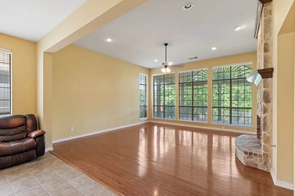 3024 N Camino Lagos Grand Prairie TX 75054