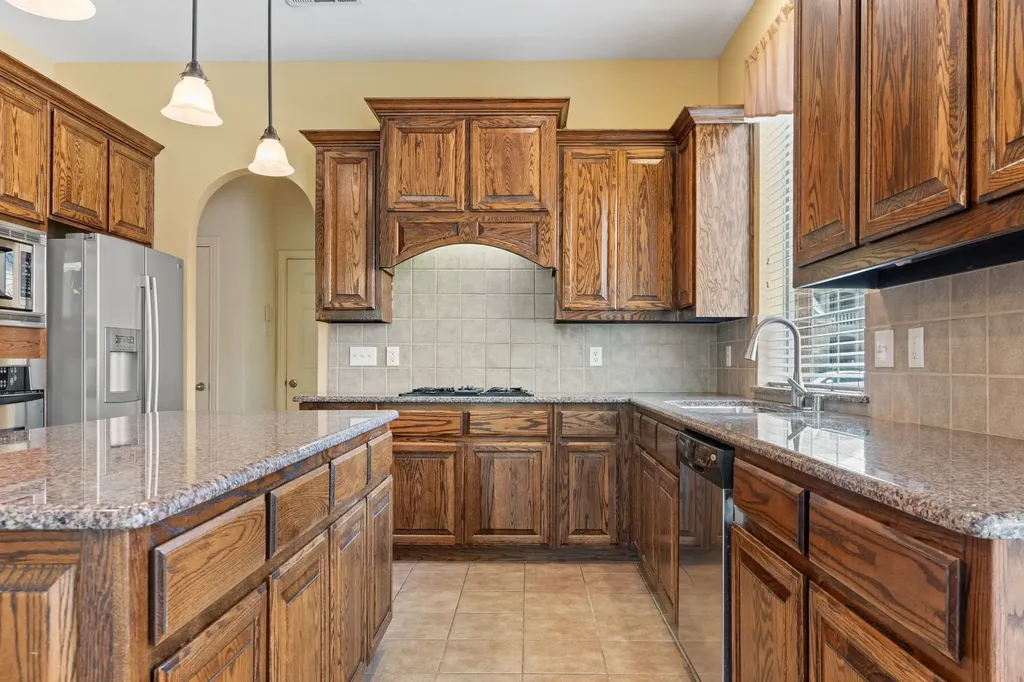 3024 N Camino Lagos Grand Prairie TX 75054