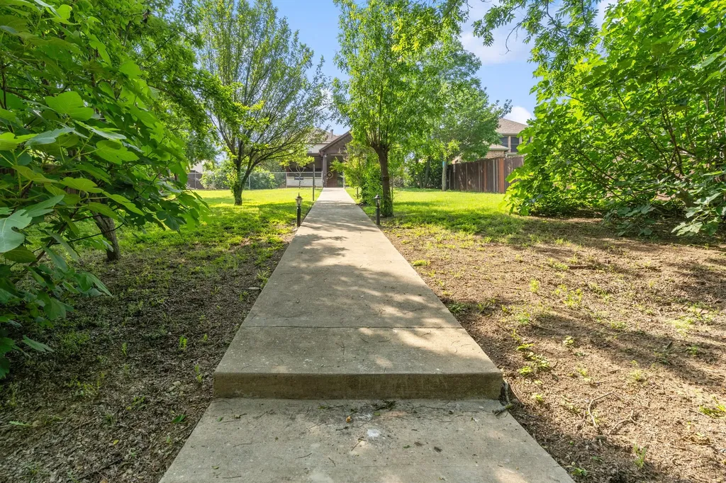 3024 N Camino Lagos Grand Prairie TX 75054