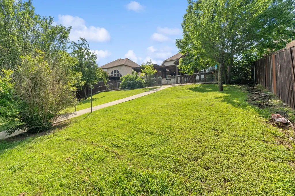 3024 N Camino Lagos Grand Prairie TX 75054