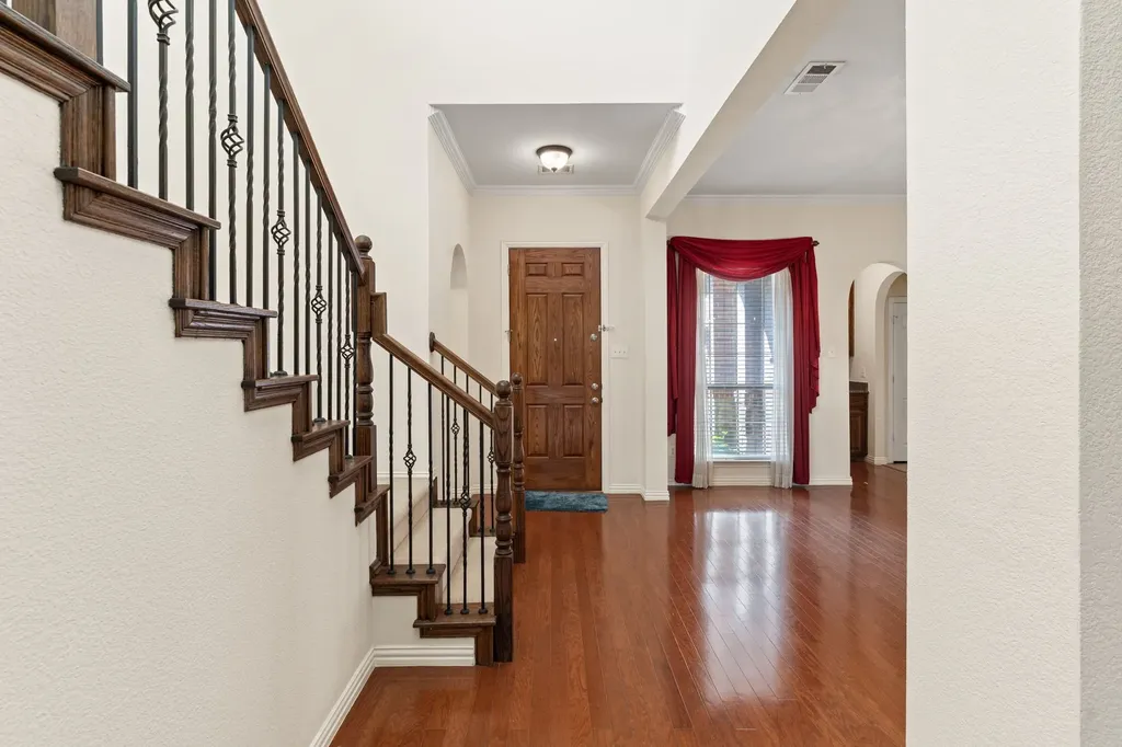 3024 N Camino Lagos Grand Prairie TX 75054