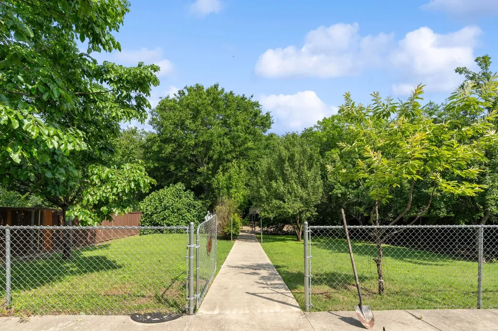 3024 N Camino Lagos Grand Prairie TX 75054