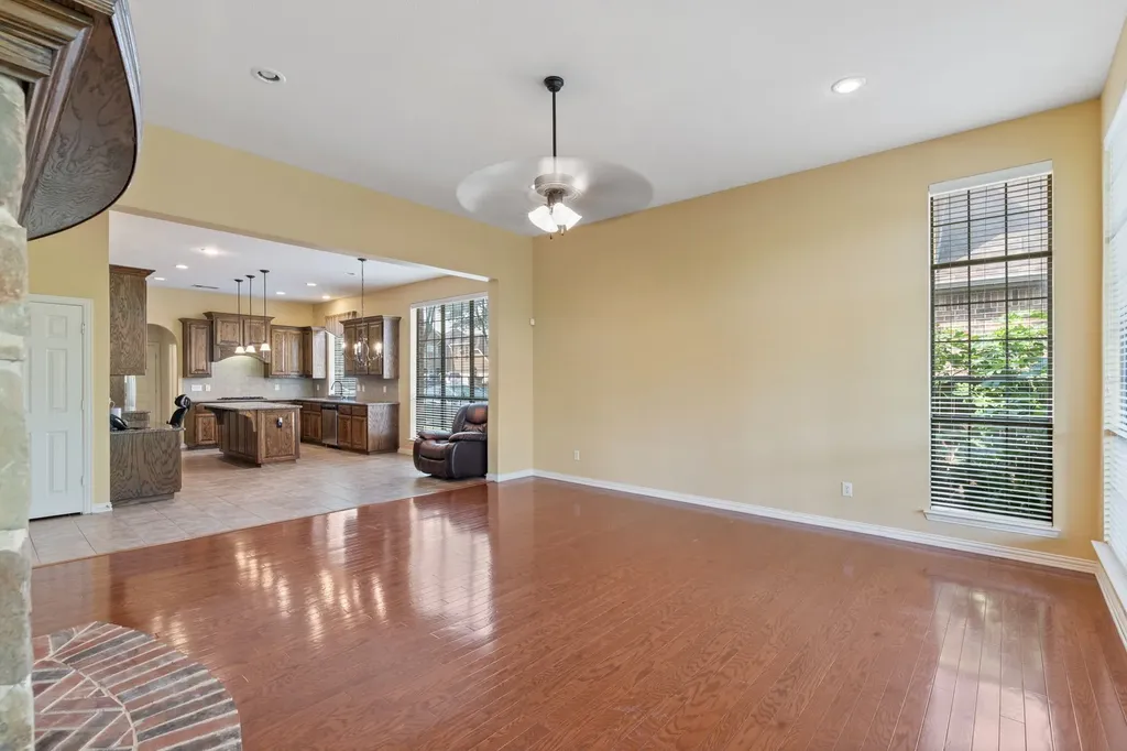 3024 N Camino Lagos Grand Prairie TX 75054