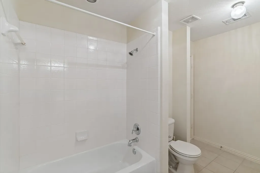 3024 N Camino Lagos Grand Prairie TX 75054