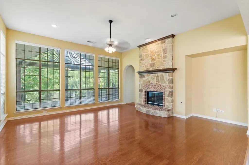 3024 N Camino Lagos Grand Prairie TX 75054