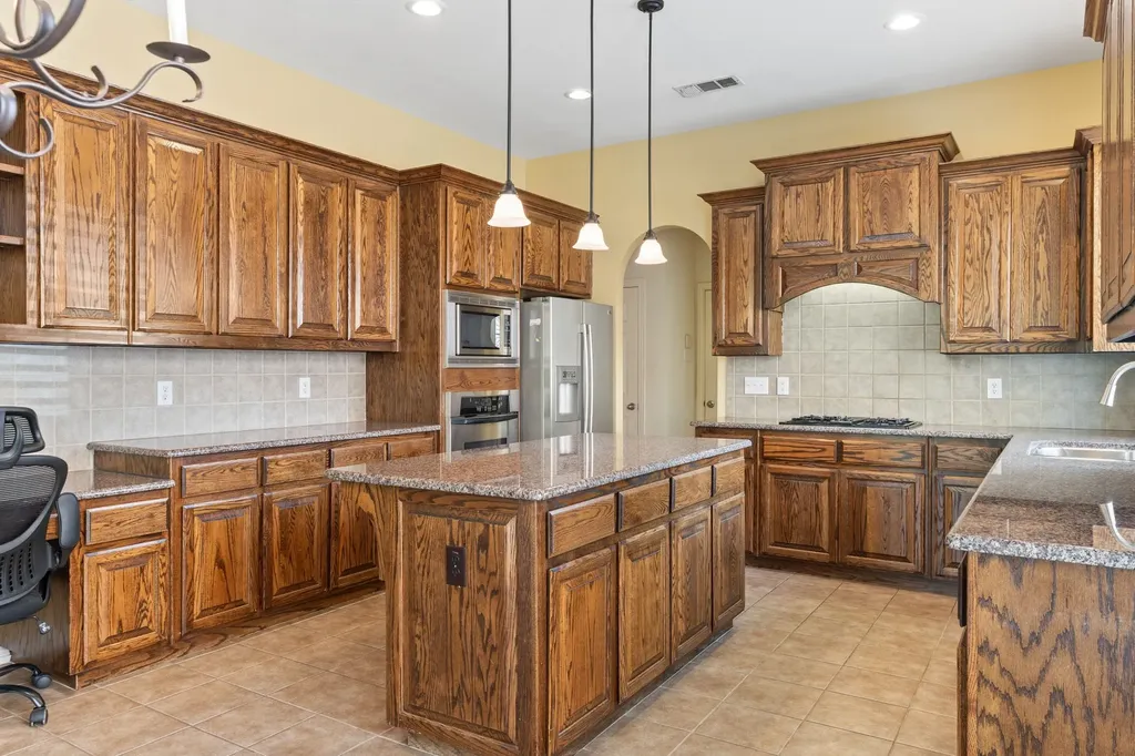 3024 N Camino Lagos Grand Prairie TX 75054