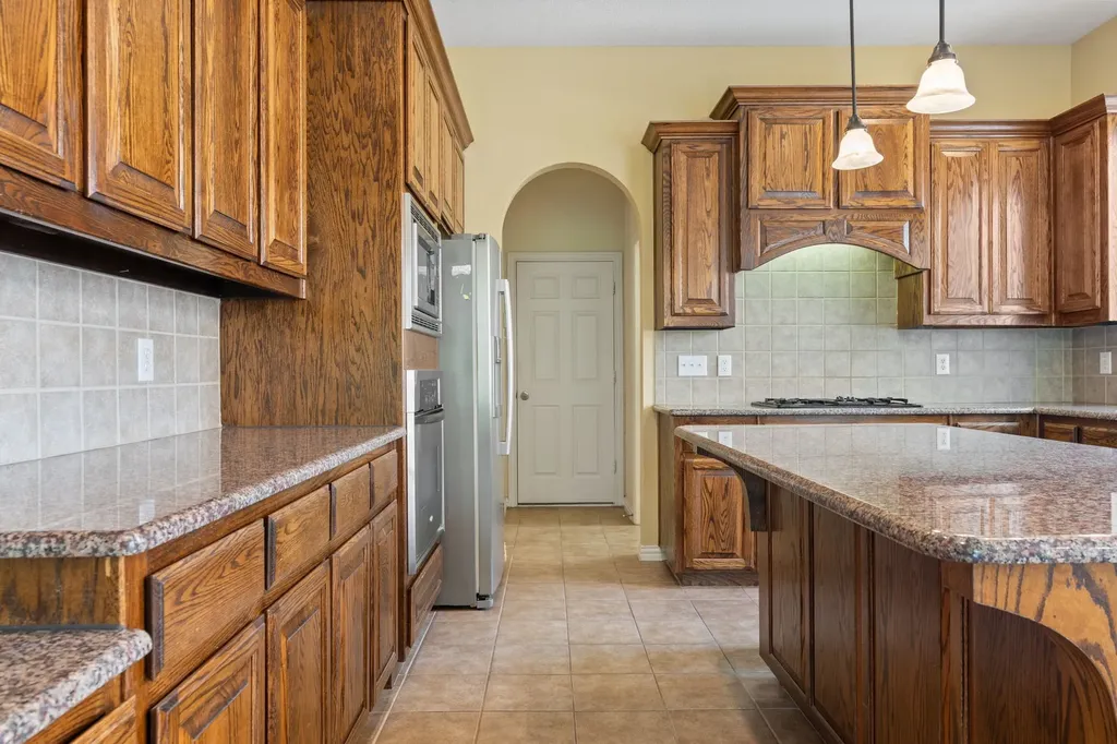3024 N Camino Lagos Grand Prairie TX 75054