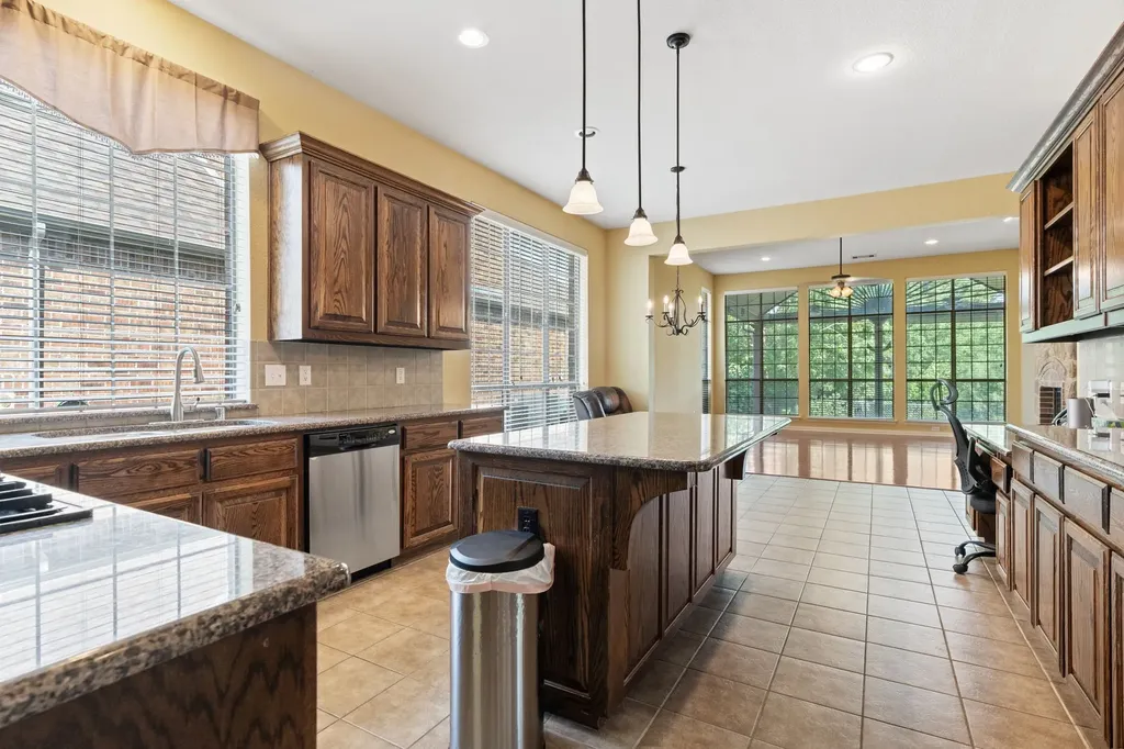 3024 N Camino Lagos Grand Prairie TX 75054