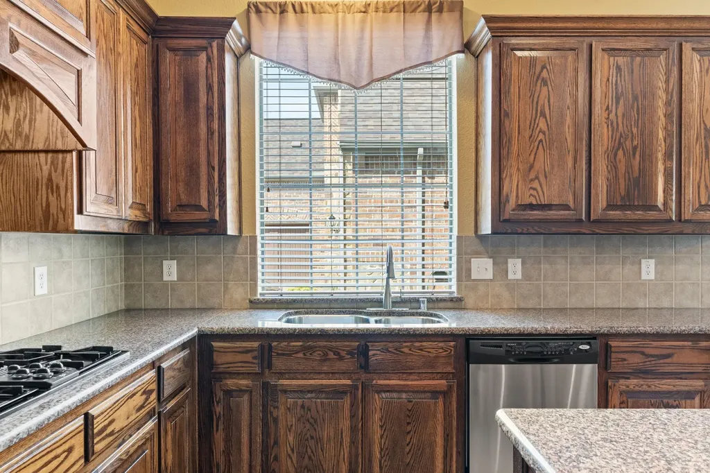 3024 N Camino Lagos Grand Prairie TX 75054