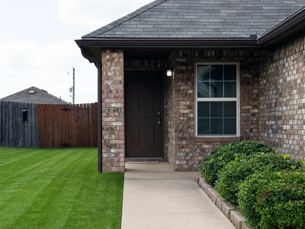 1508 Blue Jay Ennis TX 75119