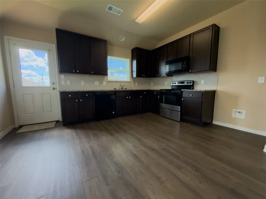 1508 Blue Jay Ennis TX 75119