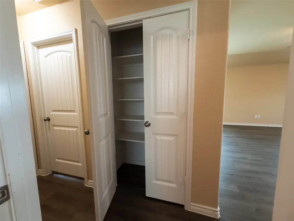 1508 Blue Jay Ennis TX 75119
