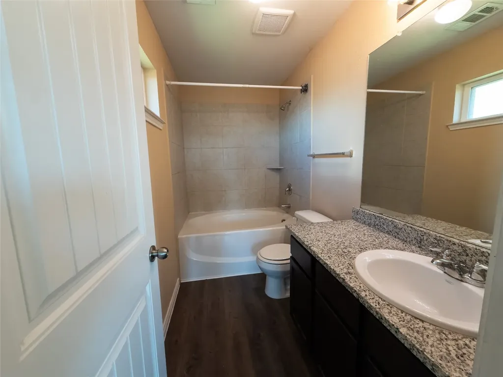 1508 Blue Jay Ennis TX 75119