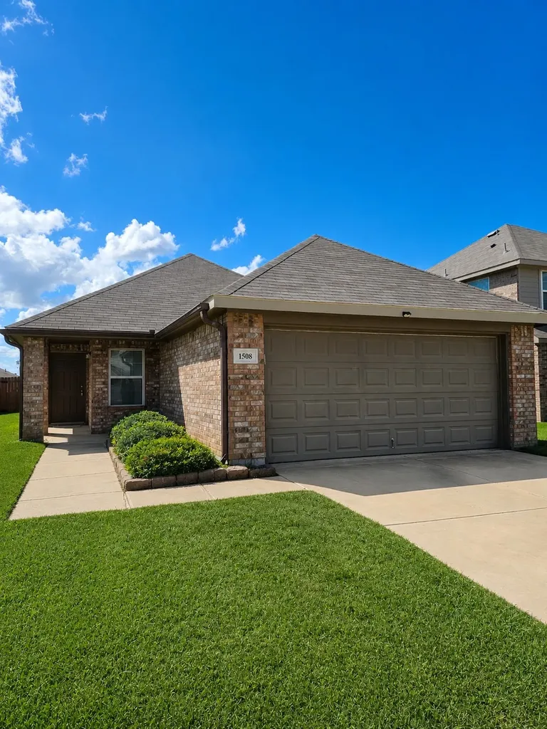 1508 Blue Jay Ennis TX 75119