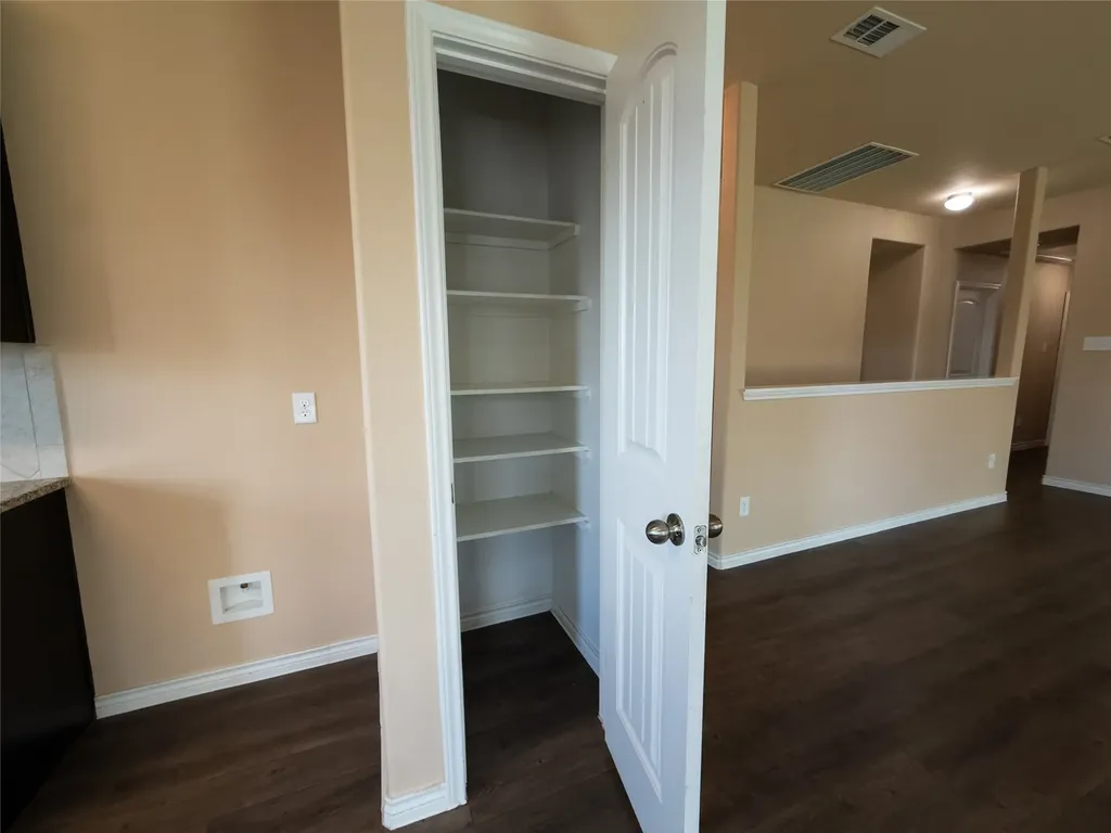 1508 Blue Jay Ennis TX 75119