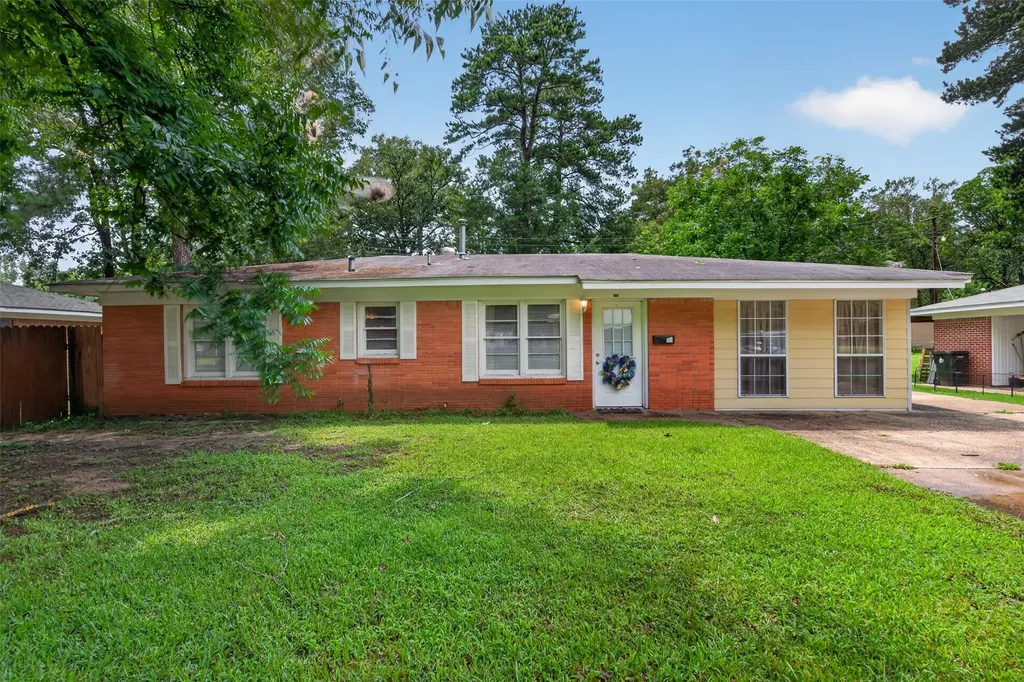 305 8th Street NE Springhill LA 71075