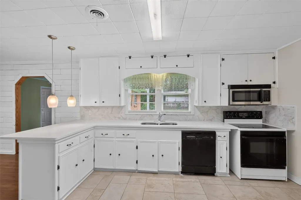 305 8th Street NE Springhill LA 71075