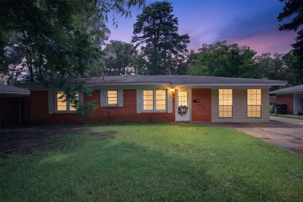305 8th Street NE Springhill LA 71075