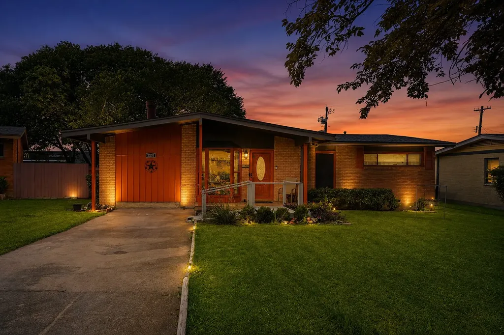 2251 Myrtlewood Drive Dallas TX 75232