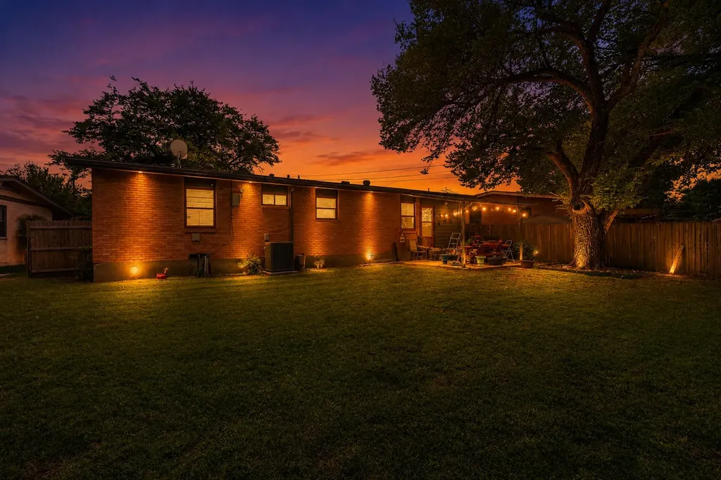 2251 Myrtlewood Drive Dallas TX 75232