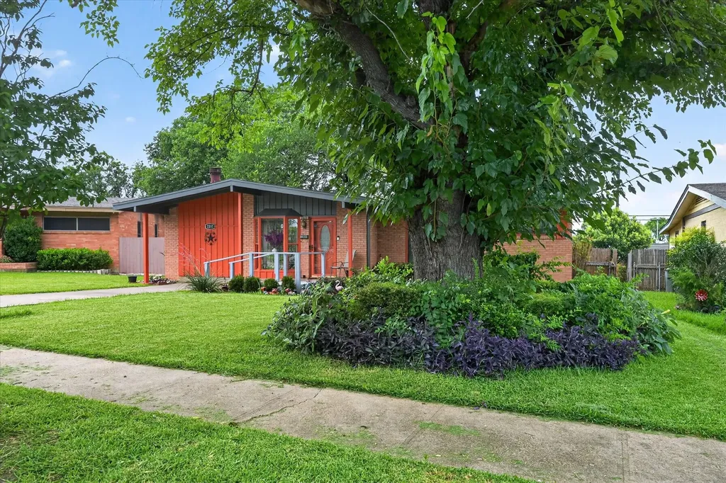 2251 Myrtlewood Drive Dallas TX 75232
