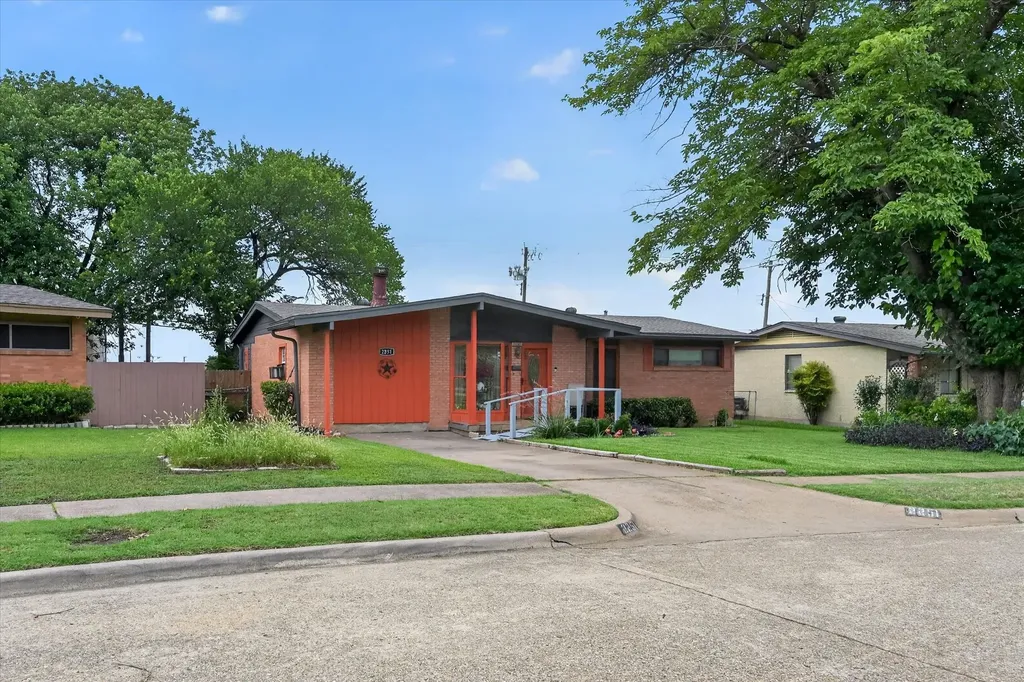 2251 Myrtlewood Drive Dallas TX 75232