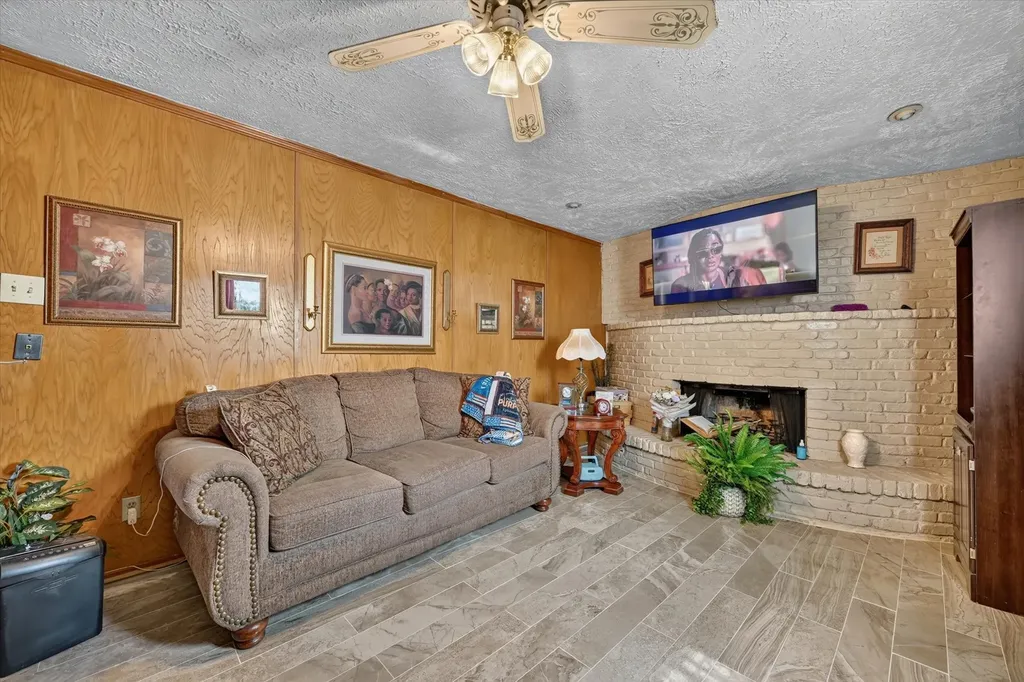2251 Myrtlewood Drive Dallas TX 75232