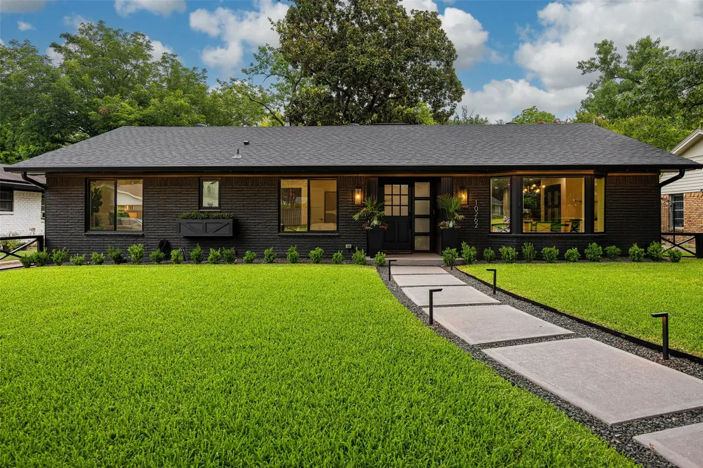10262 Vinemont Street Dallas TX 75218