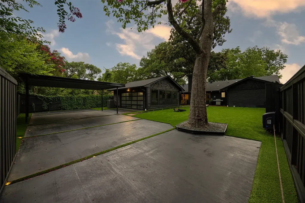 10262 Vinemont Street Dallas TX 75218