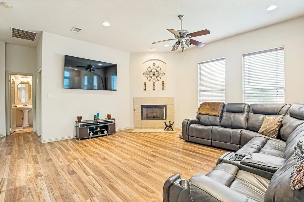 803 Mill Creek Road Lancaster TX 75146