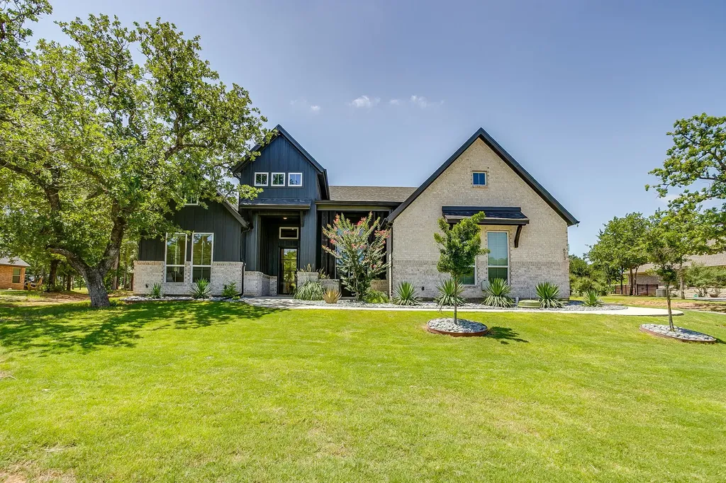 673 S Sugartree Drive Lipan TX 76462