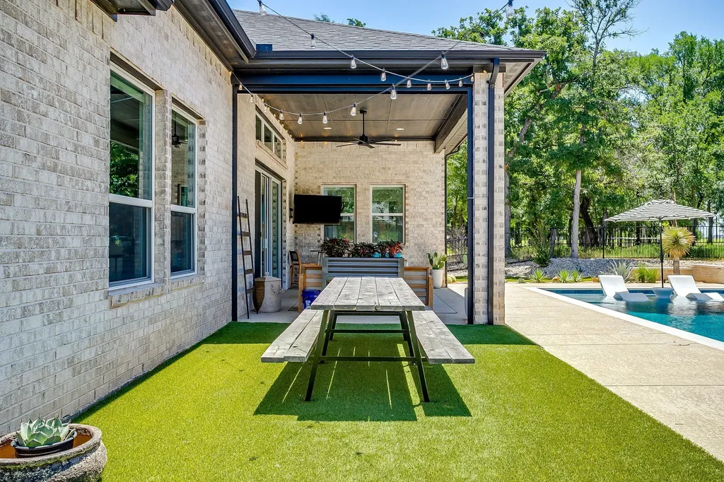 673 S Sugartree Drive Lipan TX 76462