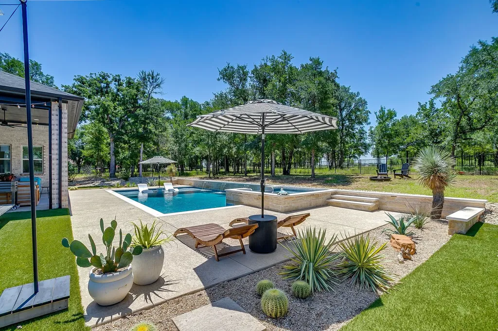 673 S Sugartree Drive Lipan TX 76462