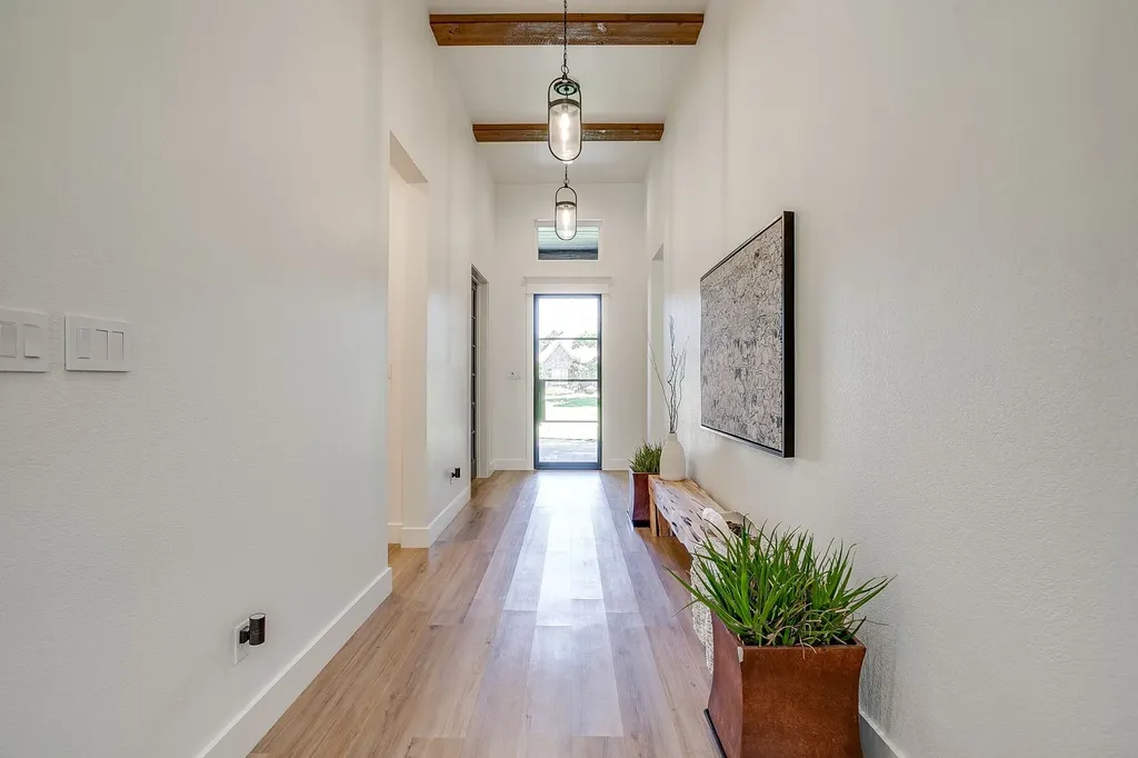 673 S Sugartree Drive Lipan TX 76462