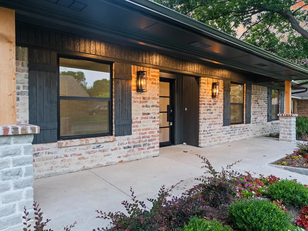 2813 Staffordshire Drive Carrollton TX 75007