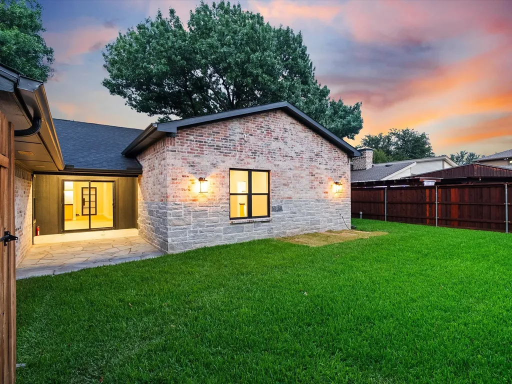 2813 Staffordshire Drive Carrollton TX 75007