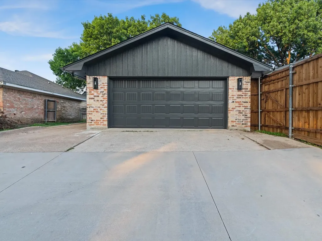 2813 Staffordshire Drive Carrollton TX 75007