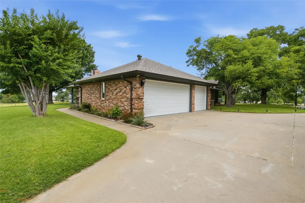 152 Fox Road Weatherford TX 76088