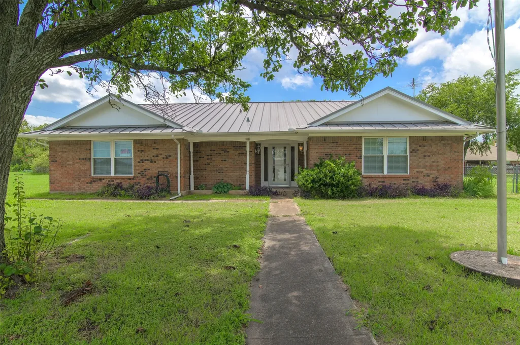 301 E 6th Street Krum TX 76249
