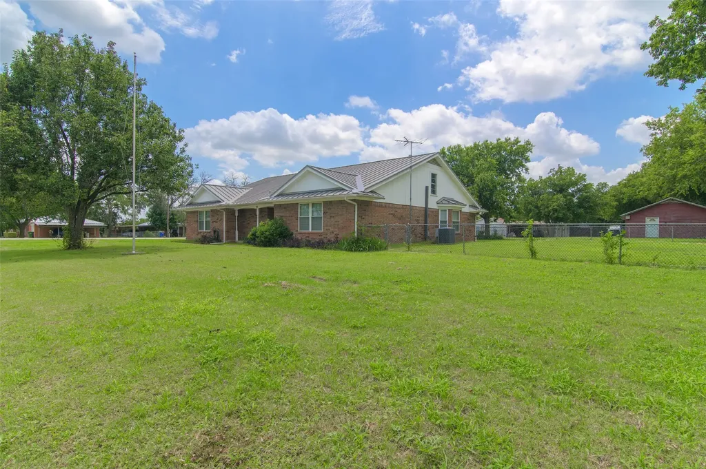 301 E 6th Street Krum TX 76249