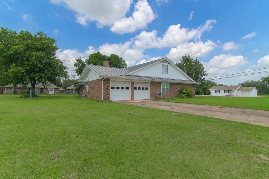 301 E 6th Street Krum TX 76249