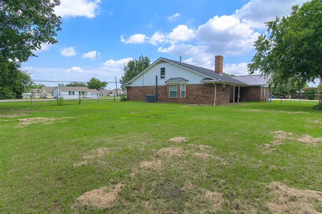 301 E 6th Street Krum TX 76249